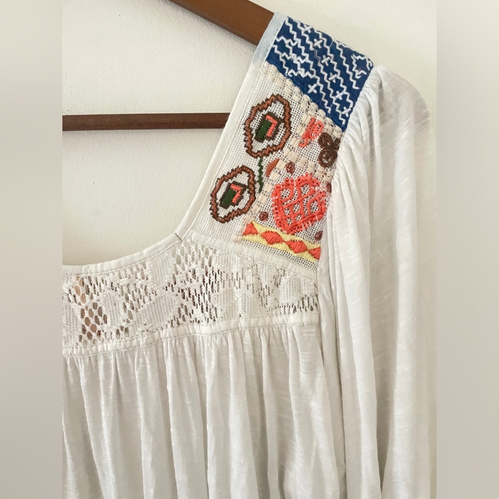 𝓯𝓹 FREE PEOPLE Movement by Free People White Top with Blue and Red Embroidery - Picture 6 of 12